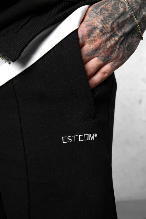 BLACK ESSENTIAL SWEATSHORTS