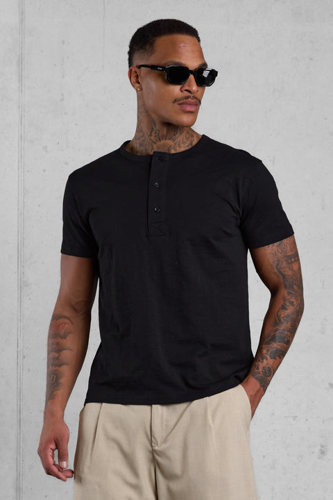 BLACK HENLEY TEE