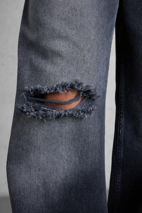 WASHED GREY DESTROYED LOOSE JEANS